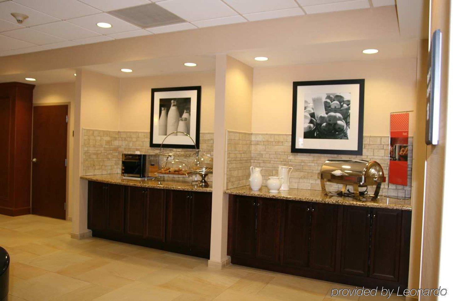 Hampton Inn Γουοτερτάουν Εσωτερικό φωτογραφία